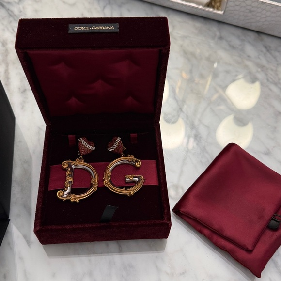 DOLCE & GABBANA Gold Brass Heart Devotion DG Clip on dangling Earrings - Picture 3 of 7